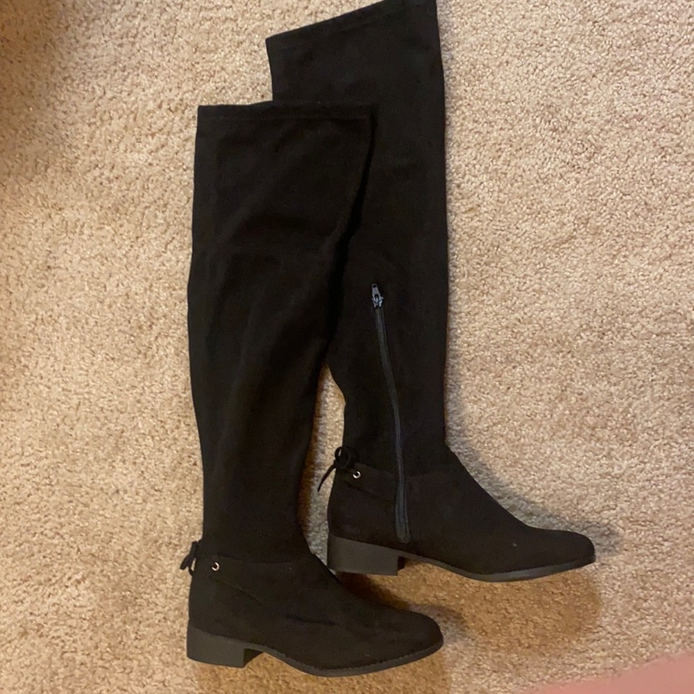 SOFT 🖤Black Knee High Boots